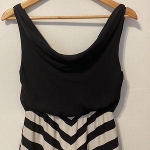 Alice + Olivia 100% silk dress. Fitted waist, draped front, zipper. Size XS